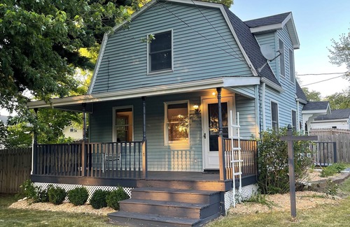 South Haven House | Charming 2-bedroom home in quiet area, fenced in backyard, and walk downtown