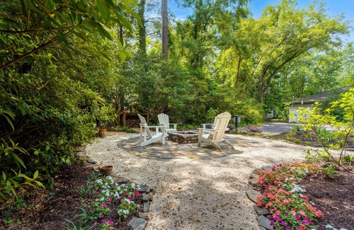 Summerville Cottage | Charming 2-bedroom cottage within walking distance of Downtown Summerville!
