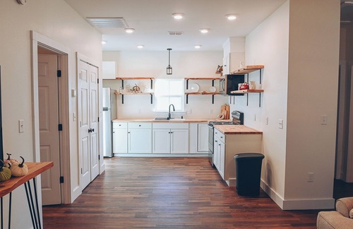 Thomasville Cottage | Charming 2-bedroom cottage built with children and pets in mind.