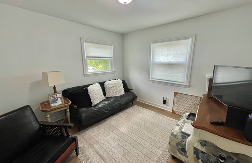 Weaverville House | Charming 2-bedroom house in pleasant Weaverville with AC