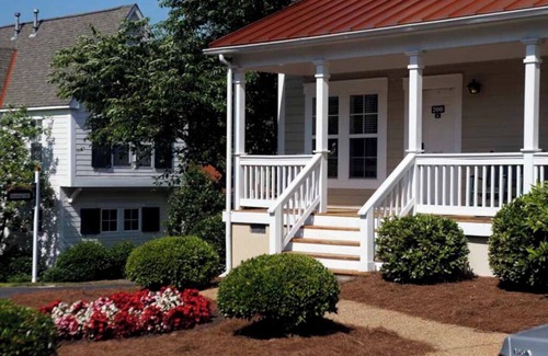 Lackey Cottage | Charming 2 bedroom Cottage in scenic Williamsburg!