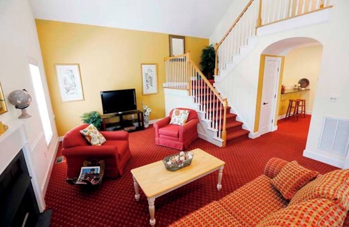 Lackey Cottage | Charming 2 bedroom Cottage in scenic Williamsburg!
