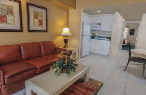 West Kissimmee Villa | Charming 2-bedroom villa with resort access just minutes from Disney theme parks