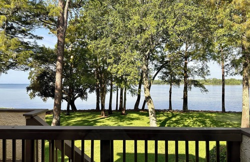 Niceville House | Charming 2-bedroom WATERFRONT townhome with WiFi, AC in beautiful Niceville