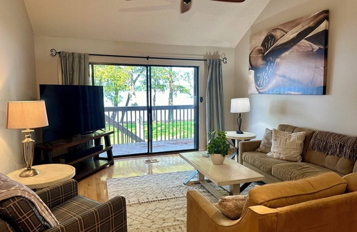 Niceville House | Charming 2-bedroom WATERFRONT townhome with WiFi, AC in beautiful Niceville
