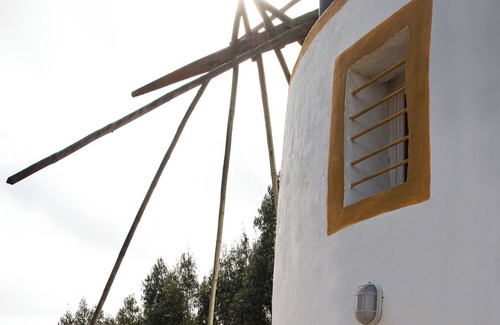 Famalicao House | Charming 2-bedroom windmill in Nazaré, 10 min away from the beach