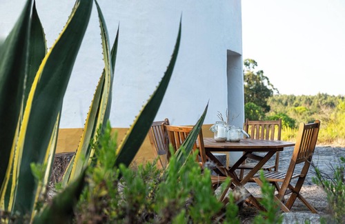 Famalicao House | Charming 2-bedroom windmill in Nazaré, 10 min away from the beach