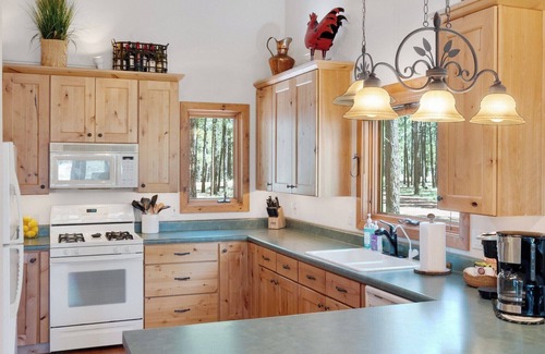 Parks Cabin | Charming 2-bedroom with loft cabin with AC, WiFi in tranquil Parks, AZ. Sleeps 6