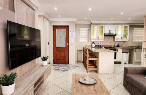 Jeffreys Bay Apartment | Charming 2-bedroom BeachApartment in Marvellous Jeffreys Bay Main Beach.