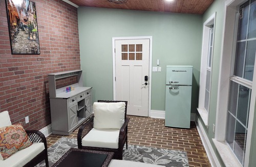 Seventh Ward Cottage | Charming 2-BR, 2-bath cottage w/AC, Heat, WiFi and 5 min from French Quarter.