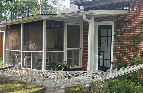 Conway House | Charming 2-BR bungalow in peaceful Conway, 7 min to CCU and 25 min to beach