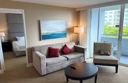 East Fort Lauderdale Condo | Charming 2-BR condo with, fitness room in Ft. Lauderdale and 2 blocks from beach