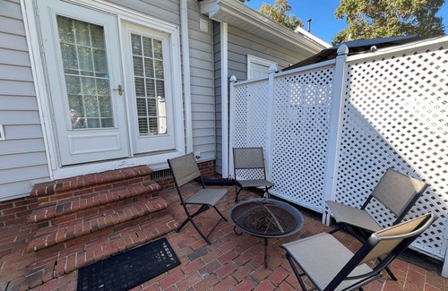 Greensboro House | Charming 2 BR townhome with office. Great central location near airport!