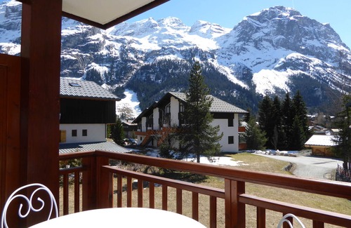 Pralognan-la-Vanoise Apartment | Charming 2-Bedroom Apartment with Large South Balcony, Parking, and Ski Storage