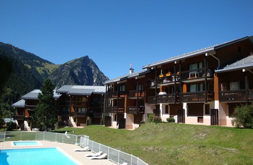 Pralognan-la-Vanoise Apartment | Charming 2-Room Apartment with Heated Pool and Terrace