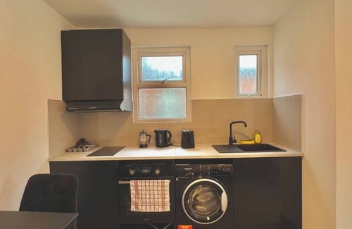 Golders Green Apartment | Charming 2-Minute Walk to Golders Green Station – Perfect Base for London.
