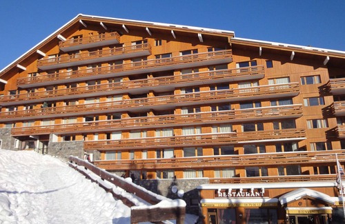 Meribel-Mottaret Apartment | Charming 2-Room Cabin Ski-In/Ski-Out, Near Shops, Sleeps 6