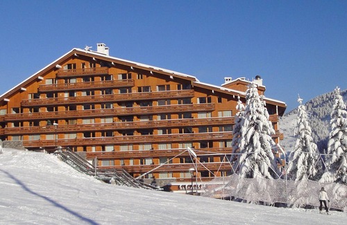 Meribel-Mottaret Apartment | Charming 2-Room Cabin Ski-In/Ski-Out, Near Shops, Sleeps 6