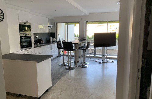 California - Pezou Apartment | Charming 2 rooms 52M2, Spacious Bright and Comfortable, (near Martinez beach)