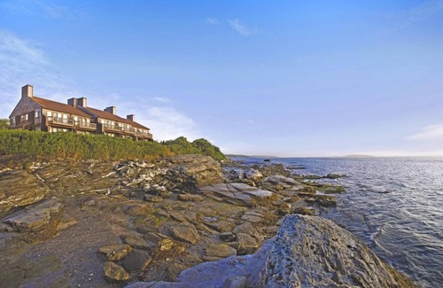 Jamestown Apartment | Charming 2 story, 2bdrm, 2.5 bath apt w/full kitchen in wonderful Jamestown.