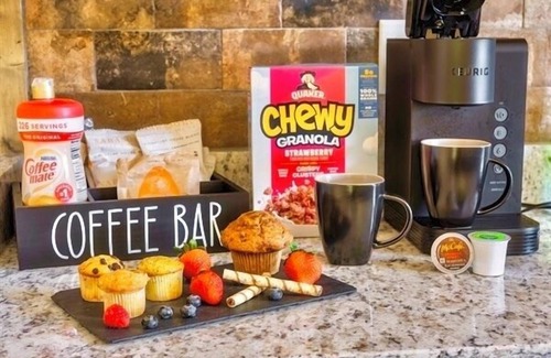 Sevierville Cabin | Charming 2 Suite | Autumn Foliage, New Hot Tub & Dog Ok! Close to everything