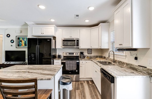 Boiling Spring Lakes House | Charming 2B, 2Bth Home In Boiling Spring Lakes, Mins from Southport and Oak Island