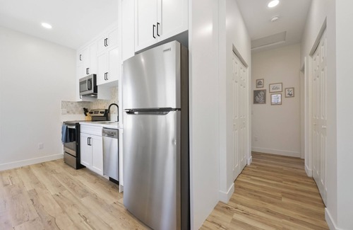 San Marcos House | Charming 2bd/2ba bungalow in brilliant San Marcos w/WiFi, AC, Private Driveway