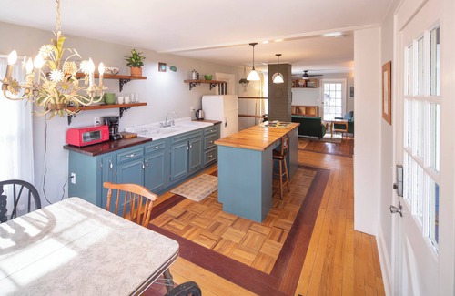 Knoxville Cottage | Charming 2bd/2ba cottage close to Downtown and the Smokies