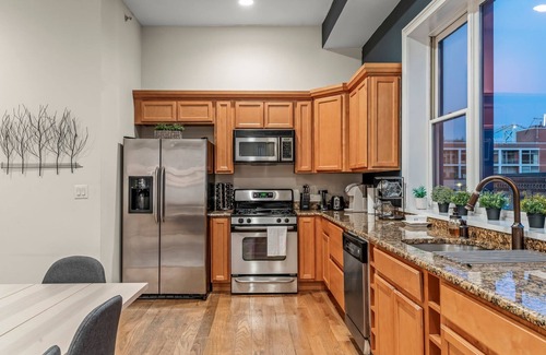 Old City Apartment | Charming 2BD by Independence Hall | Sleeps 6