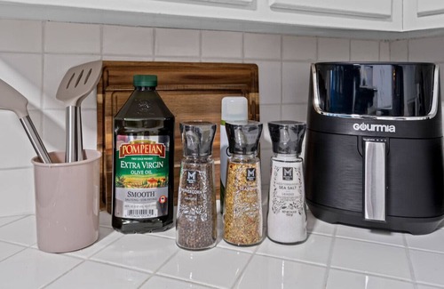 Fort Worth House | Charming 2BD: TCU Walkable, Blissful & Joyful !