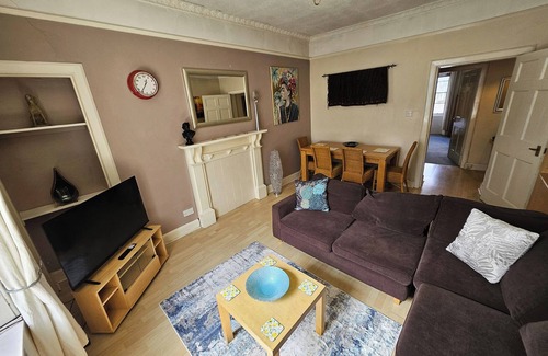 Tollcross Apartment | Charming 2BDR Home near Edinburgh Castle
