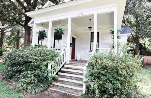 Old Shandon House | Charming 2Bed 2Bath - Bungalow - Shandon