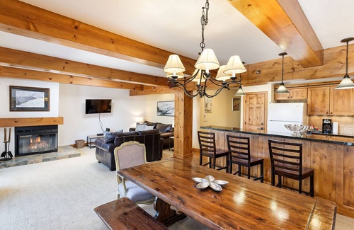 Snowmass Village House | Charming 2BR/2BA Snowmass Condo with Shared Hot Tub