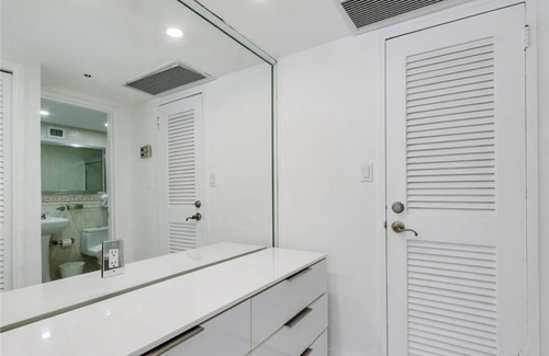 Mid Beach Hotel | Charming 2BR/2BA Oceanfront Gem, Miami Beach