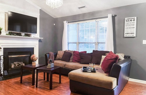 Durham House | Charming 2BR/2BA ranch in Durham w/Office & Yard