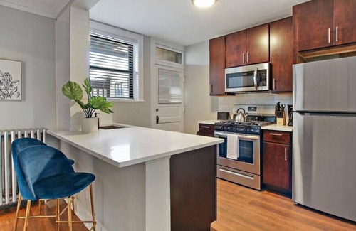 Budlong Woods Apartment | Charming 2BR Apt in Lincoln Square Near Stores