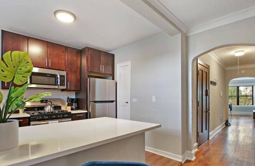 Budlong Woods Apartment | Charming 2BR Apt in Lincoln Square Near Stores