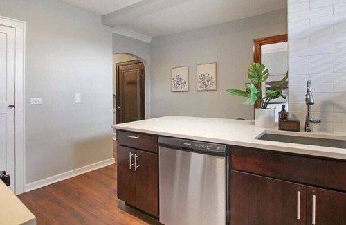 Budlong Woods Apartment | Charming 2BR Apt in Lincoln Square Near Stores