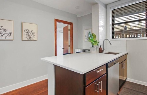 Budlong Woods Apartment | Charming 2BR Apt in Lincoln Square Near Stores
