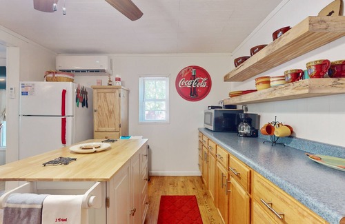 Franklin House | Charming 2BR Bungalow with stunning views and gas grill