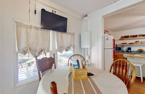 Franklin House | Charming 2BR Bungalow with stunning views and gas grill