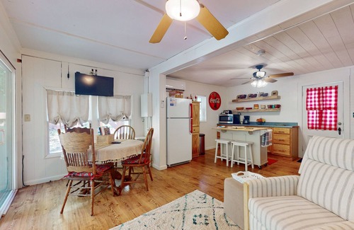 Franklin House | Charming 2BR Bungalow with stunning views and gas grill