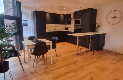 Nottingham City Centre Apartment | Charming 2BR Central Apt 5: Castle Views & Near Sights