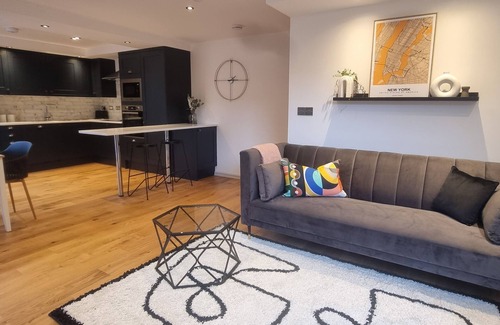 Nottingham City Centre Apartment | Charming 2BR Central Apt 5: Castle Views & Near Sights