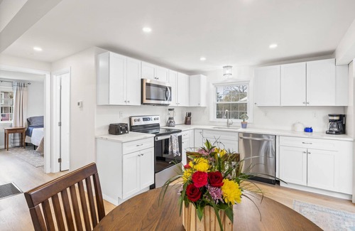 Sagamore Beach House | Charming 2BR Dog-Friendly Near Sagamore Beaches - Large Yard, Modern Kitchen, Central Air, Smart TVs