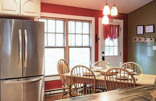 Tobermory House | Charming 2BR Forest Cabin—Little Tub Harbour