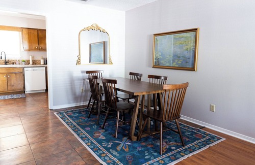 Mobile Apartment | Charming 2BR Home Pet-Friendly Stay