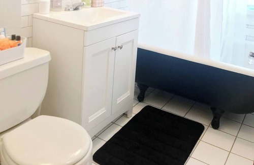 Hartford Apartment | Charming 2BR in Hartford's Southwest Neighborhood
