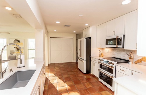 Caloosahatchee House | Charming 2BR Pool House in Cape Coral - Private Oasis with Stunning Sunsets