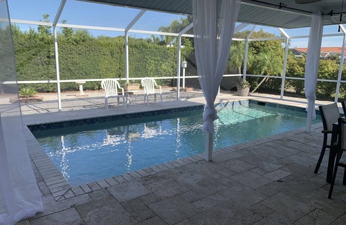 Englewood House | Charming 2BR Pool Home Near Manasota Key